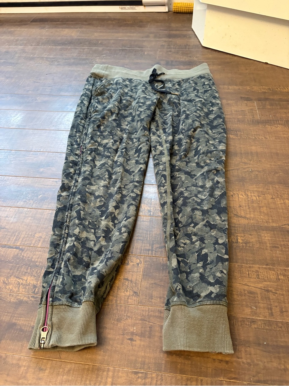 Lululemon No Sweat Mystic Jungle fatigue sweatpants - Picture 4 of 11